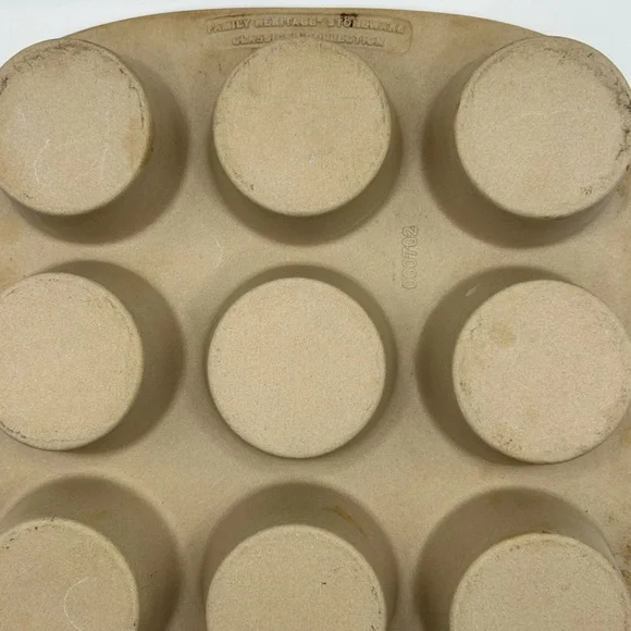 EUC Pampered Chef Family Heritage Classic 12 Cup Muffin Pan